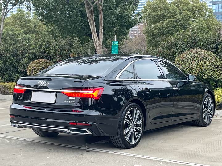 Фото 5 - Audi A6L