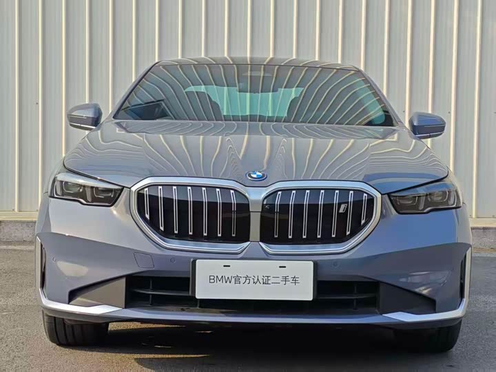 Фото 2 - BMW i5
