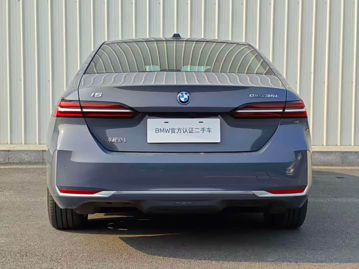 Фото 8 - BMW i5