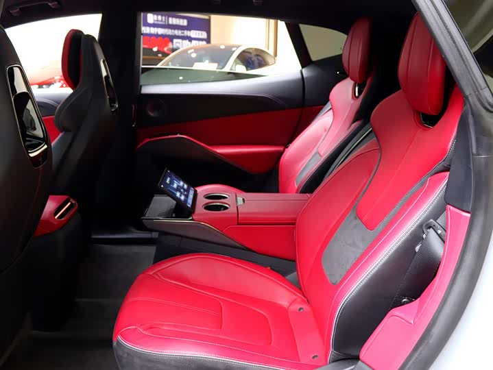 Фото 9 - Lotus Eletre