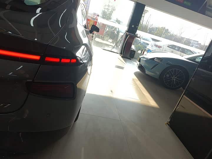 Фото 8 - XPeng P7