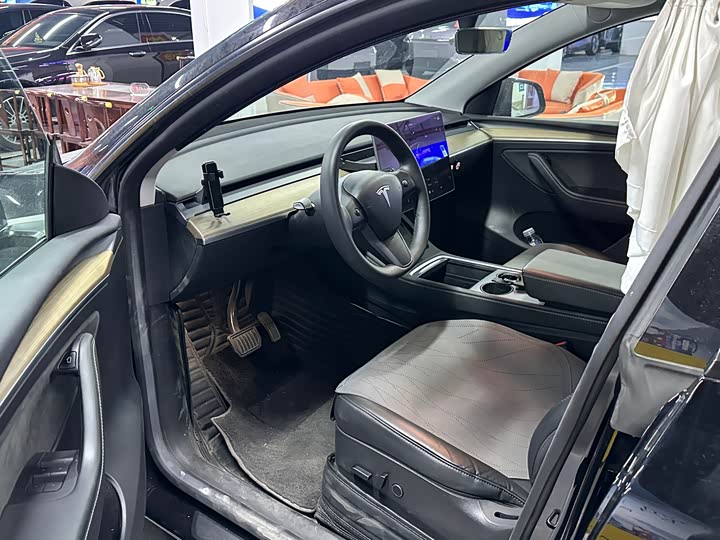 Фото 6 - Tesla Model Y