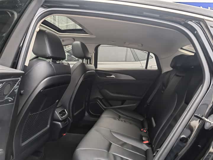 Фото 9 - Hongqi H5