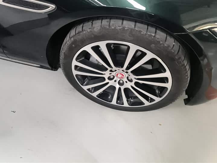 Фото 6 - Jaguar XF L