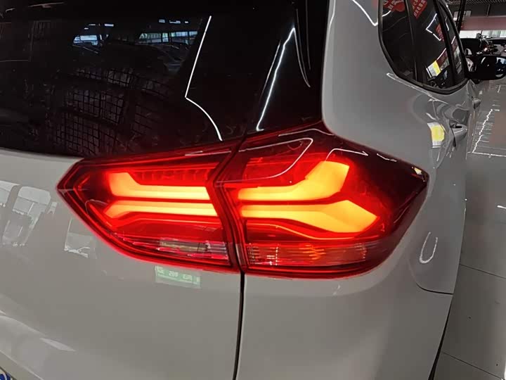 Фото 8 - Chevrolet Tracker