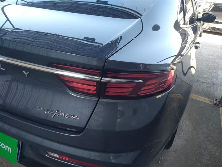 Фото 8 - Geely Preface