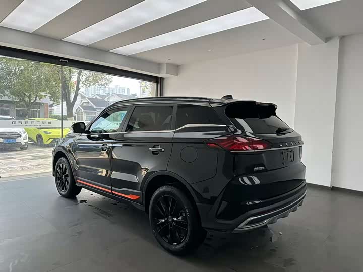 Фото 9 - Geely Atlas