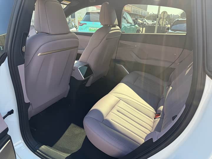 Фото 6 - Nio Onvo L60