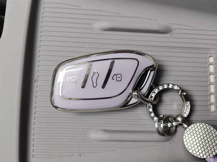 Фото 9 - MG Motor 4 EV