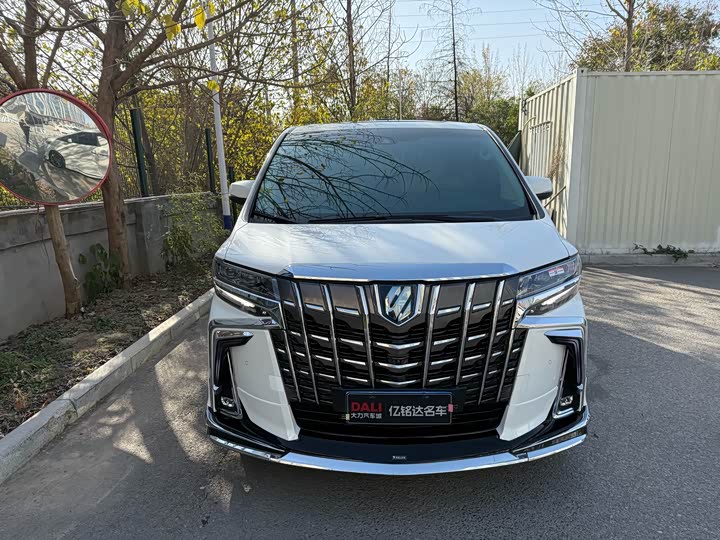 Фото 2 - Toyota Alphard