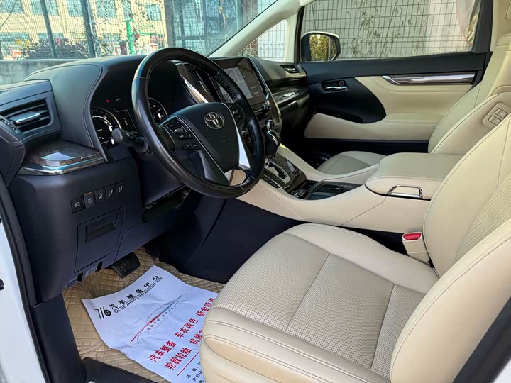 Фото 4 - Toyota Alphard