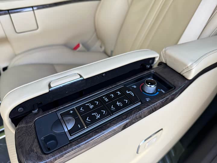 Фото 7 - Toyota Alphard