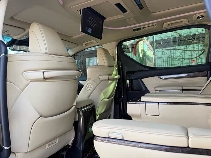 Фото 8 - Toyota Alphard