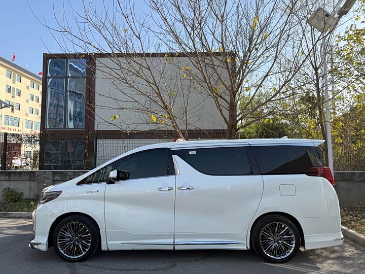 Фото 9 - Toyota Alphard