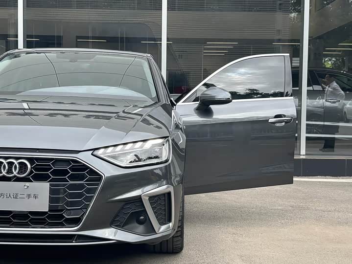 Фото 6 - Audi A4L