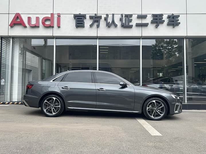 Фото 8 - Audi A4L