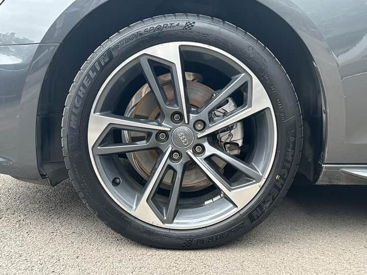 Фото 9 - Audi A4L