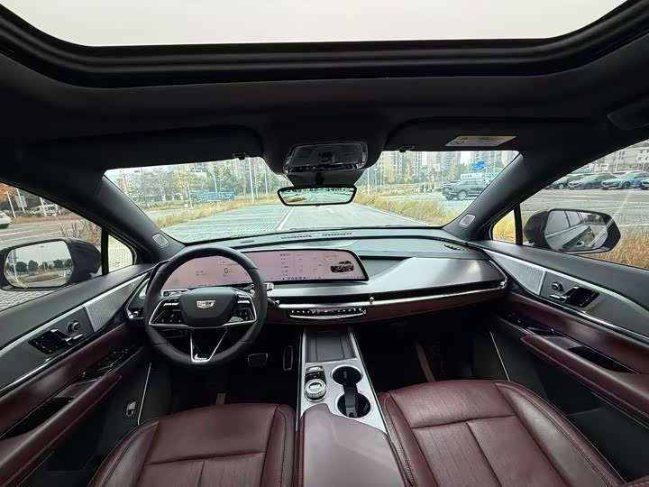 Фото 4 - Cadillac XT5