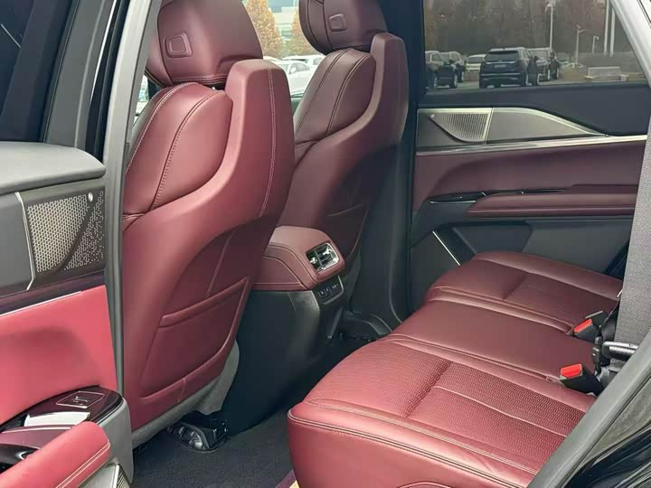 Фото 6 - Cadillac XT5