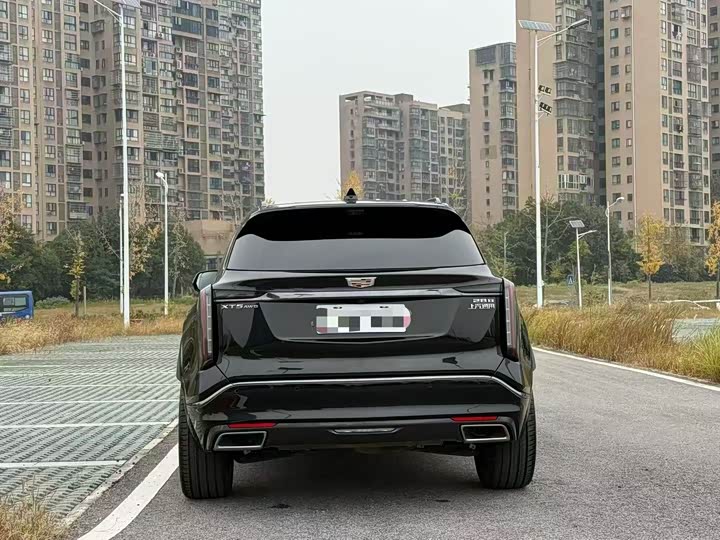 Фото 8 - Cadillac XT5