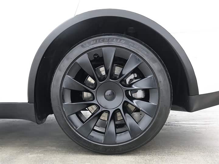 Фото 9 - Tesla Model Y