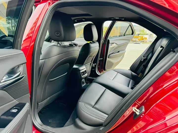 Фото 6 - Cadillac CT4