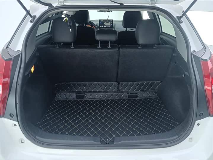 Фото 4 - Toyota Yaris L