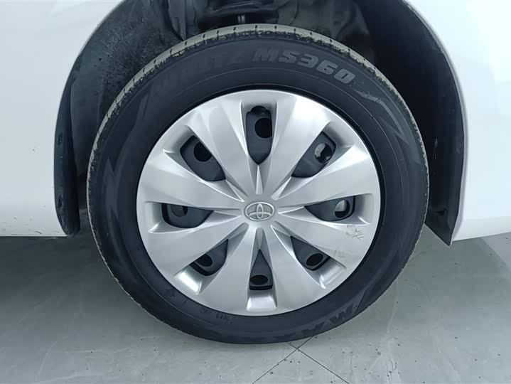 Фото 6 - Toyota Yaris L