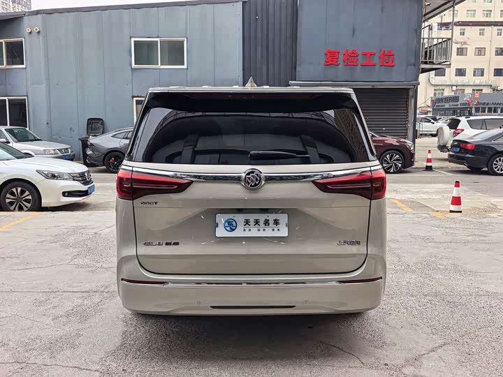 Фото 4 - Buick GL8 ES