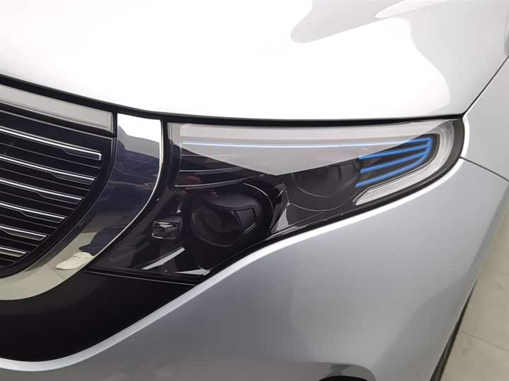 Фото 7 - Mercedes-Benz EQC