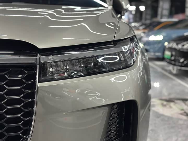 Фото 5 - LiXiang One