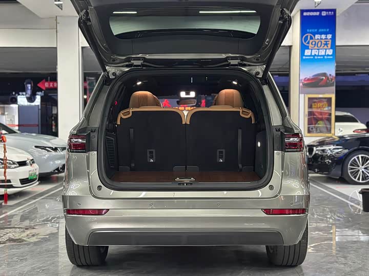 Фото 8 - LiXiang One