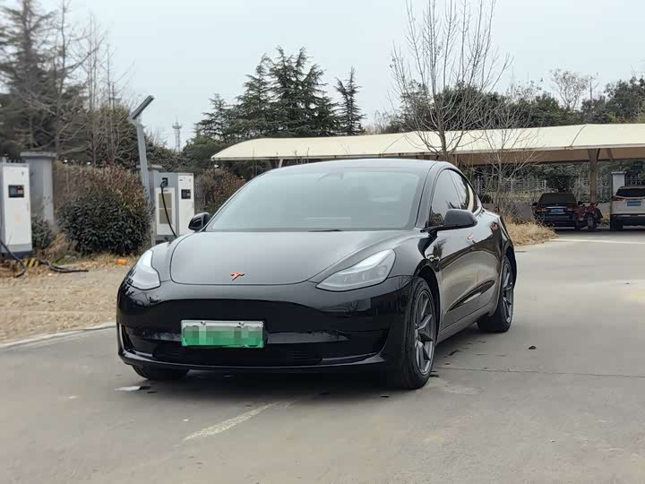 Фото 1 - Tesla Model 3