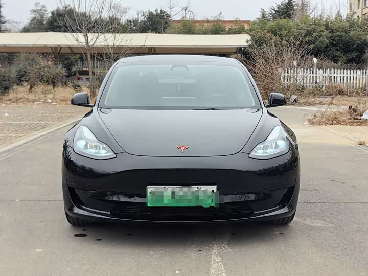 Фото 2 - Tesla Model 3