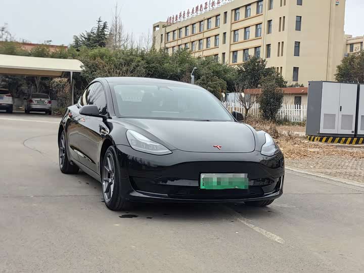 Фото 3 - Tesla Model 3