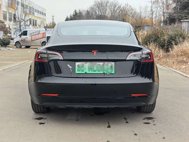 Фото 4 - Tesla Model 3