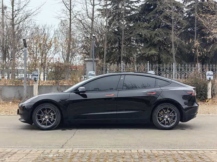 Фото 7 - Tesla Model 3