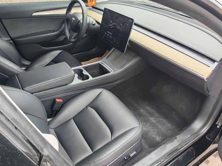 Фото 8 - Tesla Model 3