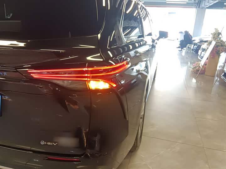 Фото 8 - Toyota Sienna