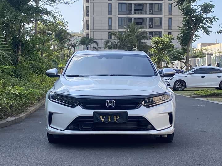 Фото 2 - Honda Inspire