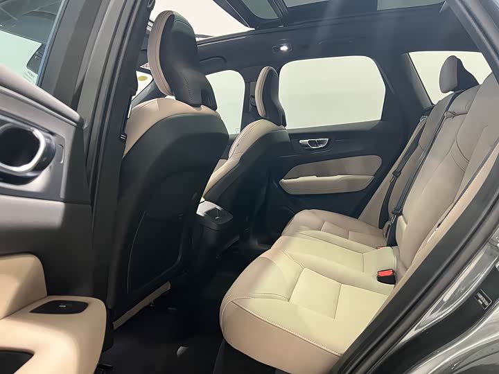 Фото 8 - Volvo XC60