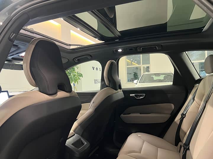 Фото 9 - Volvo XC60