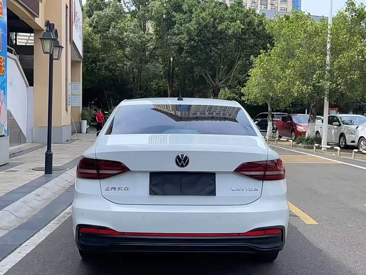 Фото 8 - Volkswagen Lavida