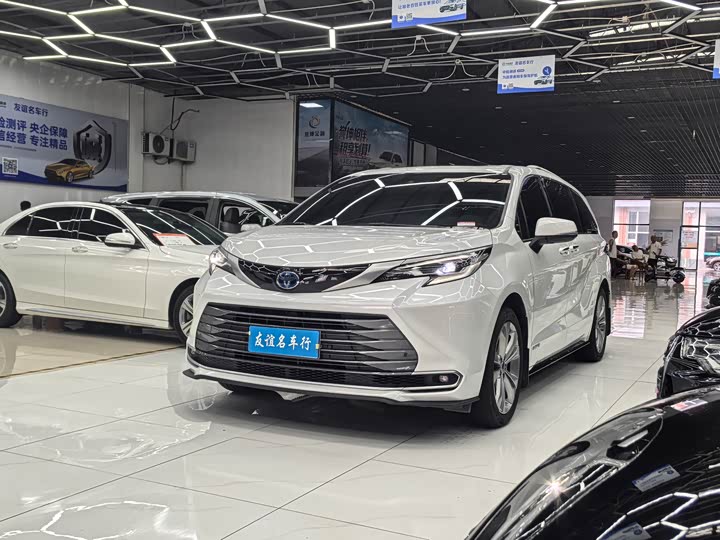 Фото 1 - Toyota Sienna