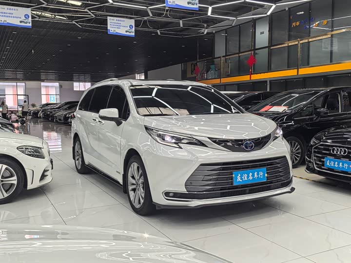 Фото 3 - Toyota Sienna