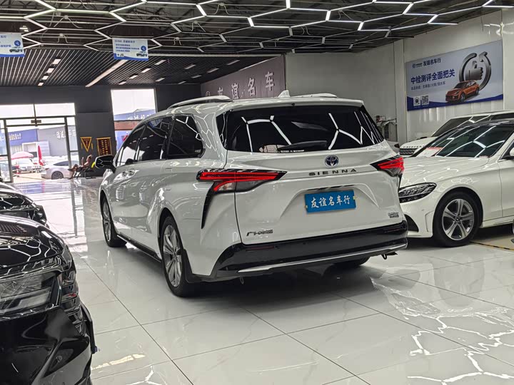 Фото 5 - Toyota Sienna