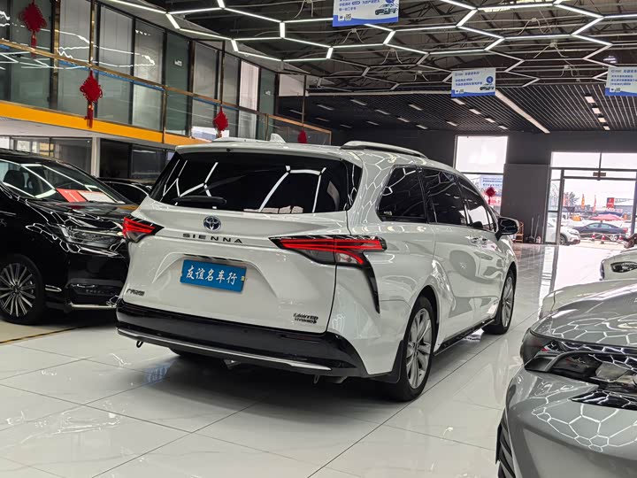 Фото 6 - Toyota Sienna