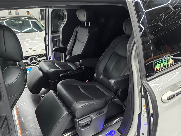 Фото 8 - Toyota Sienna