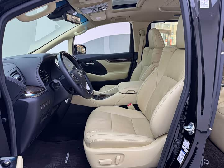 Фото 4 - Toyota Alphard