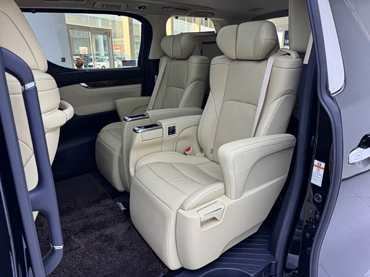 Фото 5 - Toyota Alphard